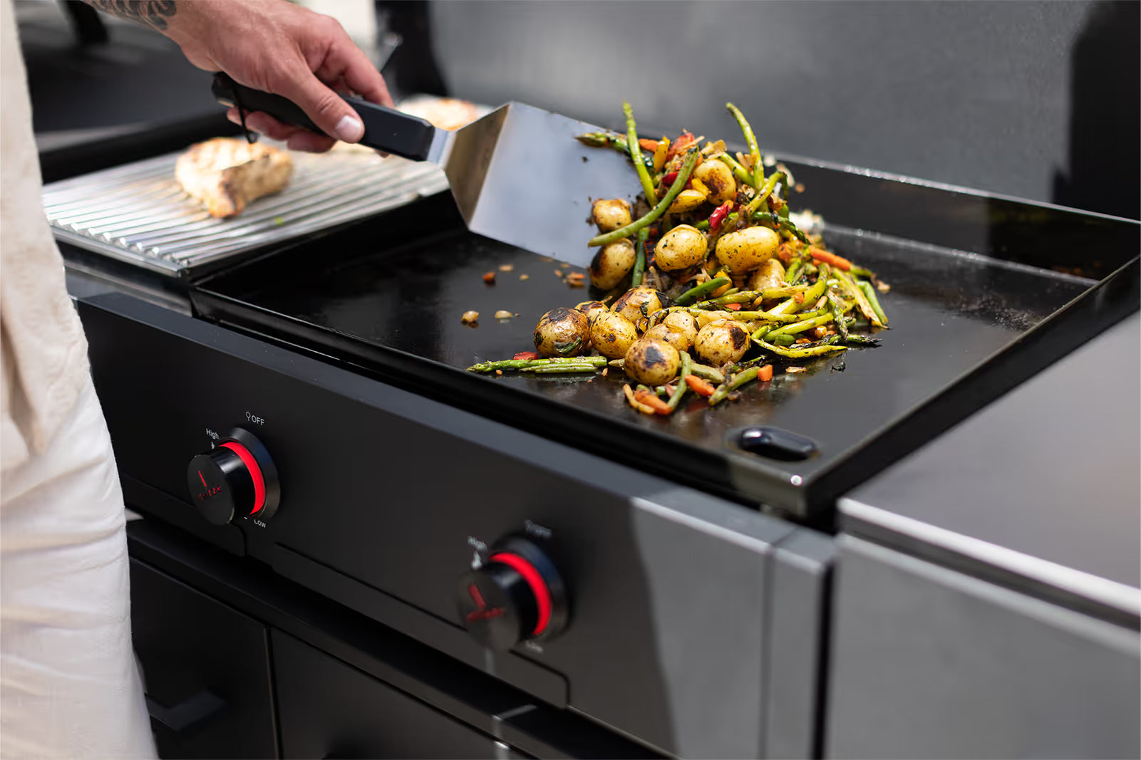 Cozze Smash and Sear Grill 900