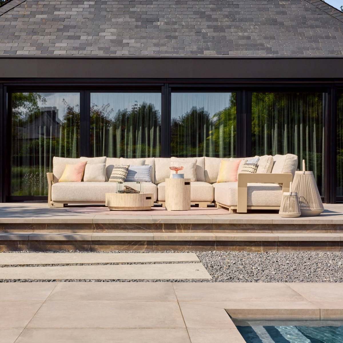Happy Cocooning Estate Round 76 Gas Fire Table - outdoor fireplaces - Ice Cold Spice | Travertine