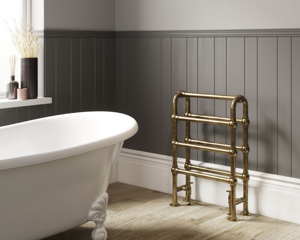 DQ Heating Hilborough Floor Mounted Traditional Towel Rail