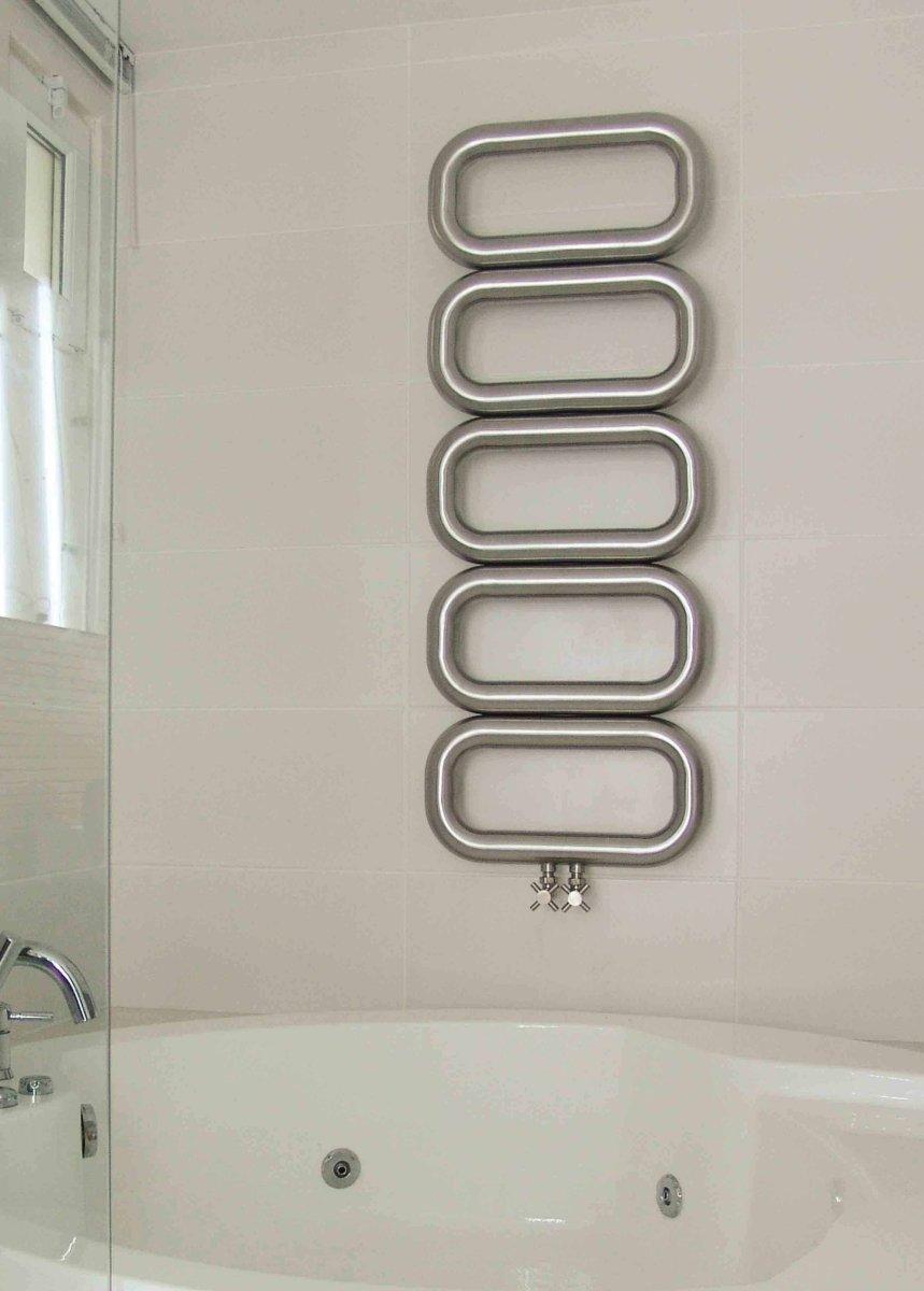 Carisa Talent Oval Stainless Steel Bathroom Radiator in 1040H x 500W