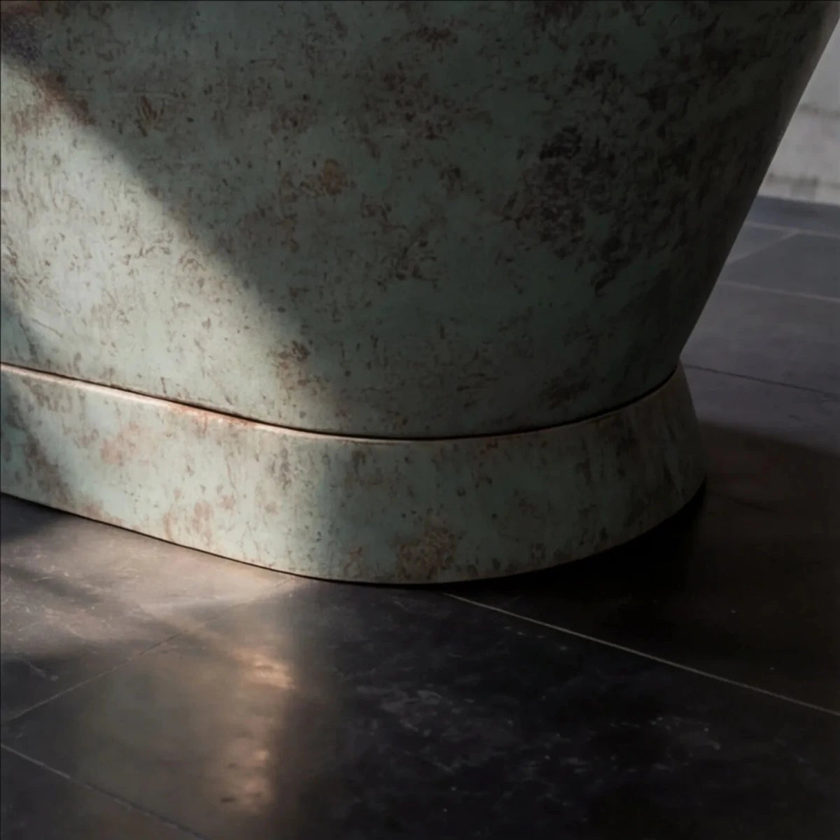 Coppersmith Creations Slanting Base Copper Bathtub Hammered Antique Copper Interior & Patina Exterior Finish in Turquoise Patina