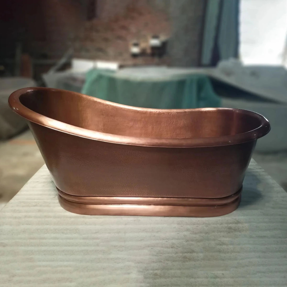 Coppersmith Hammered Copper Single Slipper Tub with Smooth Round Pedestal Base in Hammered Copper