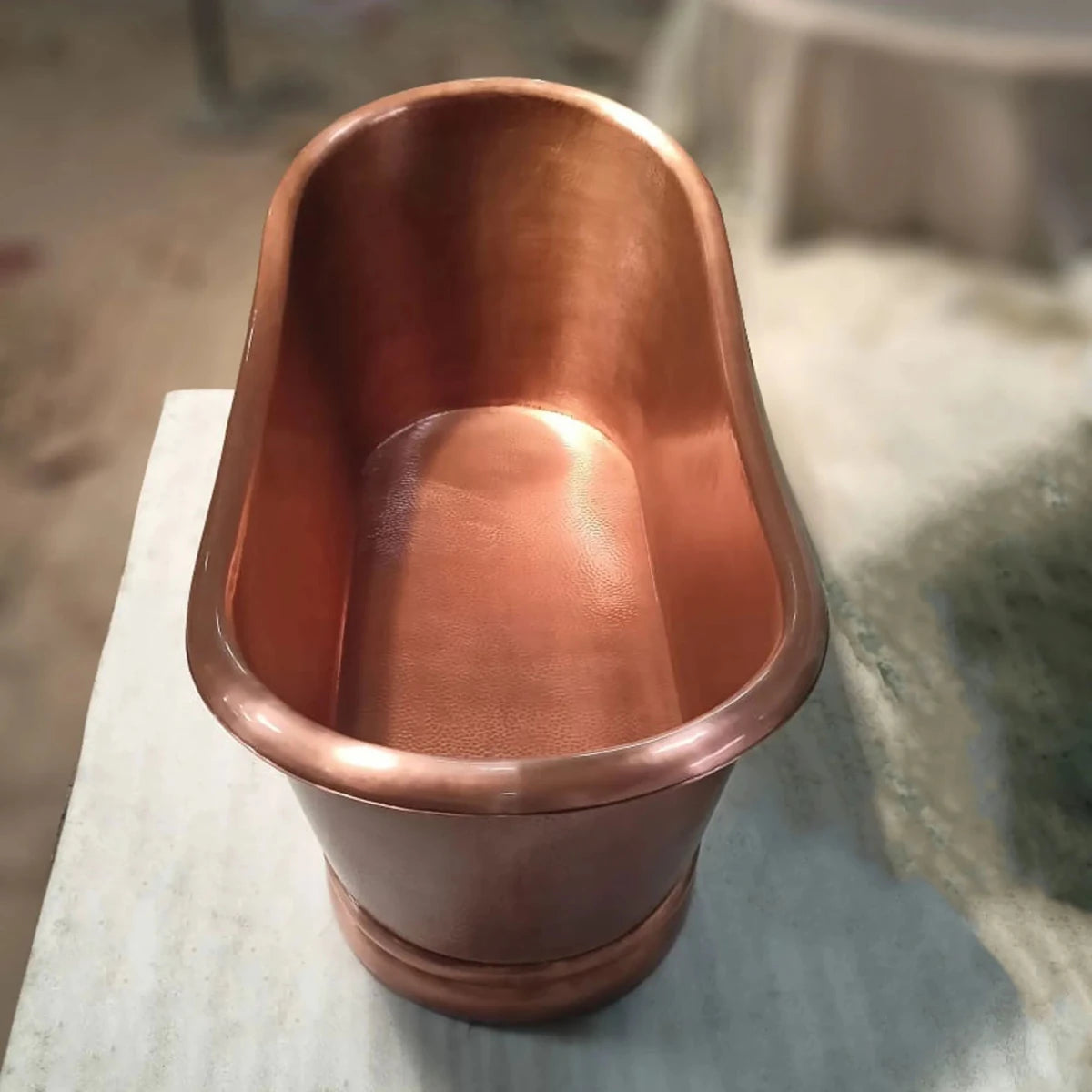 Coppersmith Hammered Copper Single Slipper Tub with Smooth Round Pedestal Base in Hammered Copper