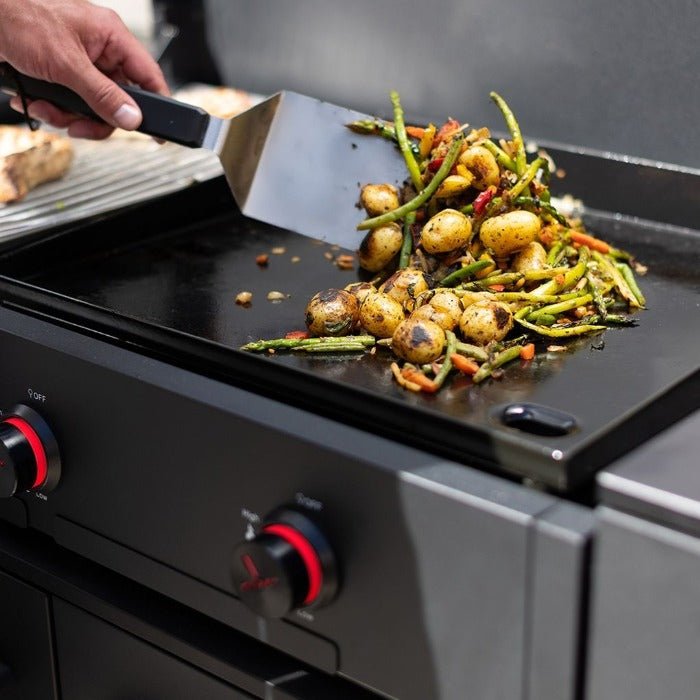Cozze® Combo 900 Gas Grill & Plancha Unit in Black