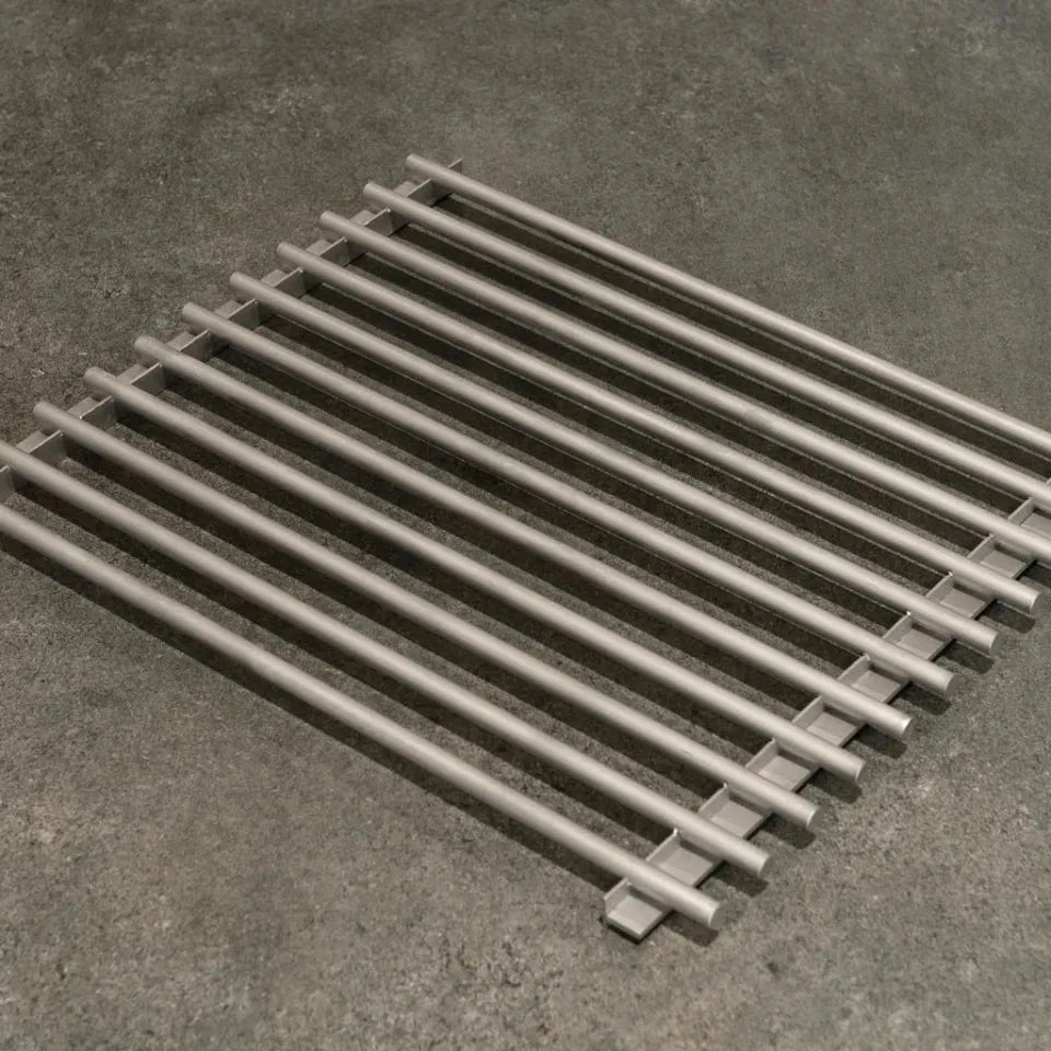 Metartal Asador Nino Bar Grill in Chrome