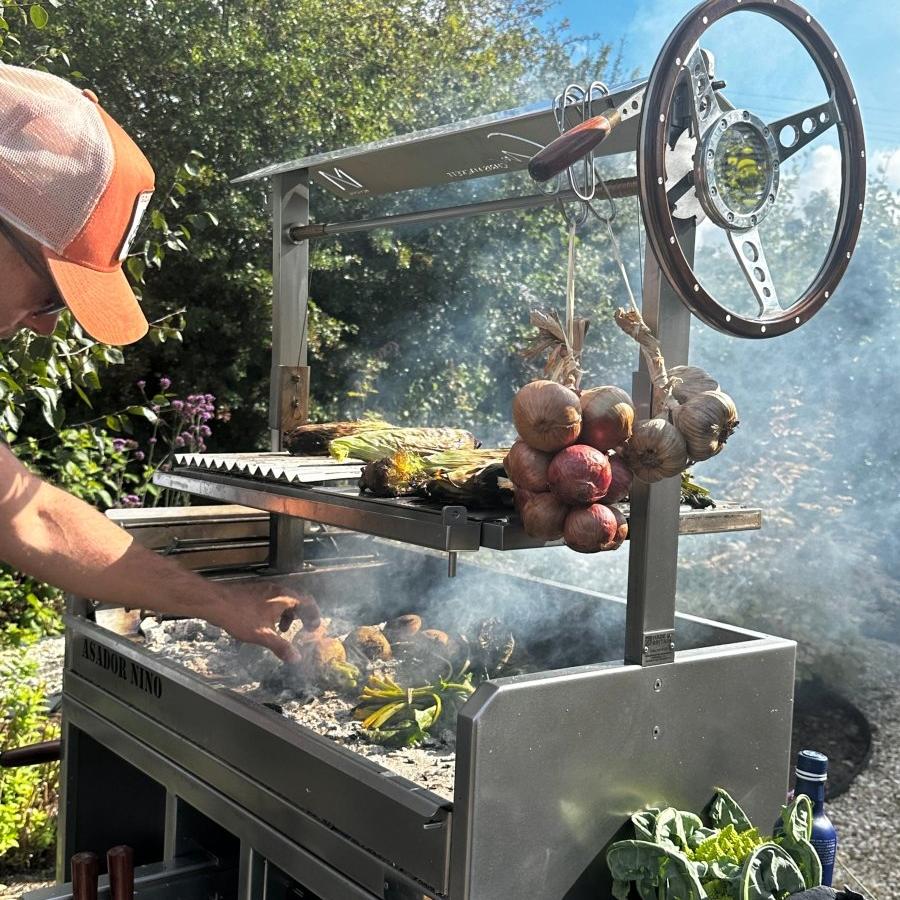 Metartal Asador Nino Grill in Chrome