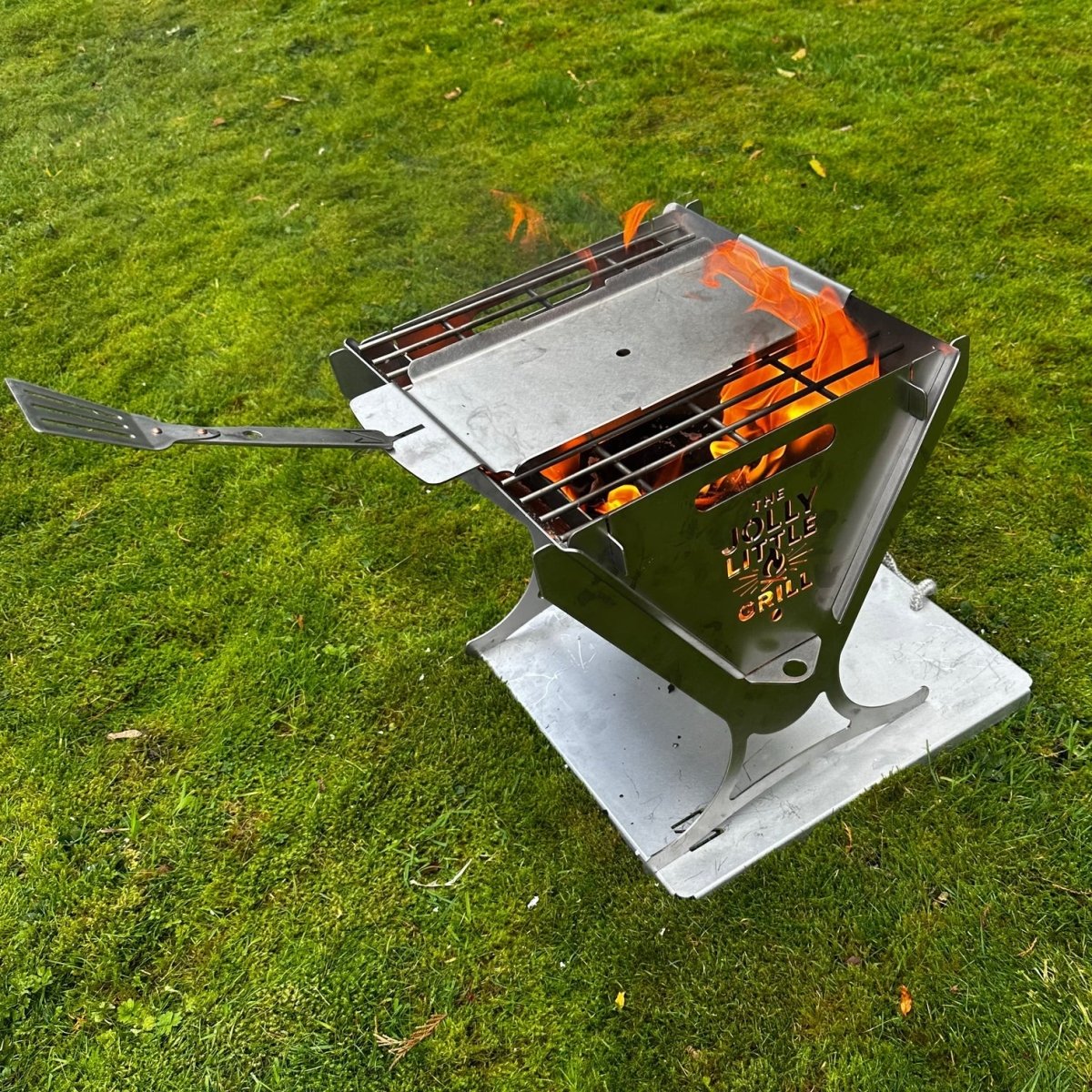 Metartal Handcrafted Jolly Little Mini Grill in Chrome