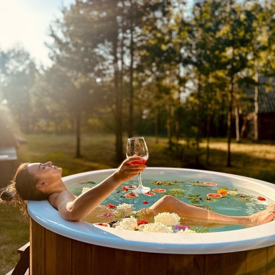 Polar Spa Comfort 160 Wood Fired Hot Tub & Cold Plunge (2 - 4 People) in Thermo Pine Dark
