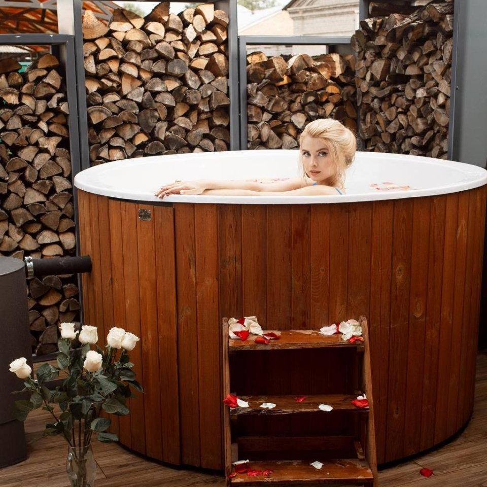 Polar Spa Comfort Family Size Wood Fired Hot Tub & Cold Plunge in Thermo Pine Light