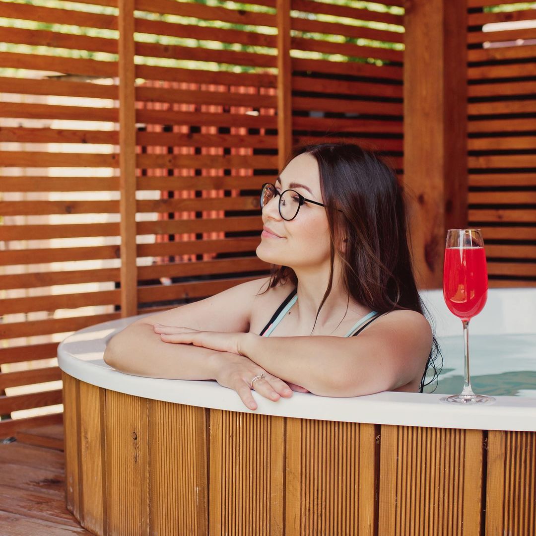 Polar Spa Comfort Family Size Wood Fired Hot Tub & Cold Plunge in Thermo Pine Light